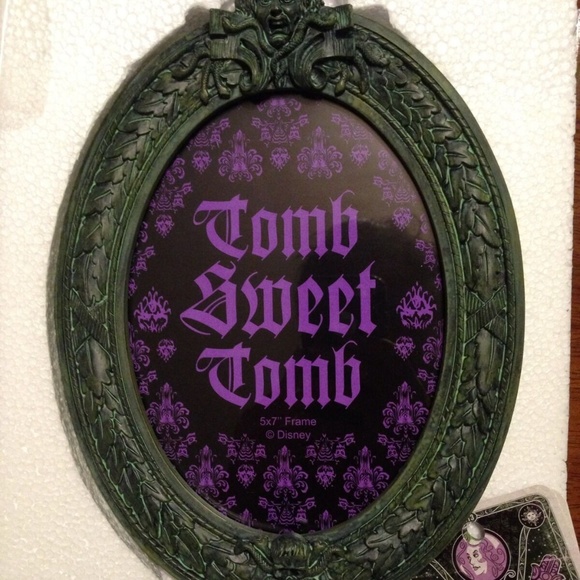 DISNEY HAUNTED MANSION GOTHIC PHOTO FRAME - Picture 2 of 5